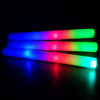 Bastões de LED lisos acesos em RGB